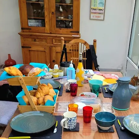 Le Grand Jardin De Gaia Et De Rose Bed & Breakfast 3*