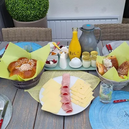 Le Grand Jardin De Gaia Et De Rose Bed & Breakfast 3*