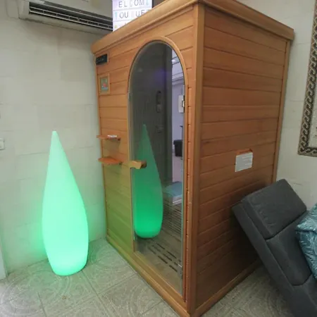 Le Grand Jardin De Gaia Et De Rose Bed & Breakfast 3*