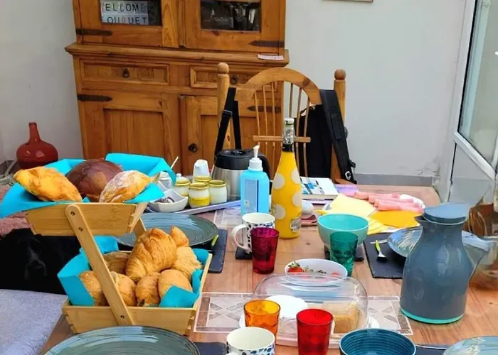 Le Grand Jardin De Gaïa Et De Rose Couette-café 3*