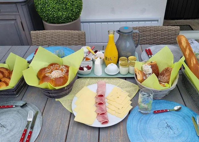 Le Grand Jardin De Gaïa Et De Rose Couette-café 3*