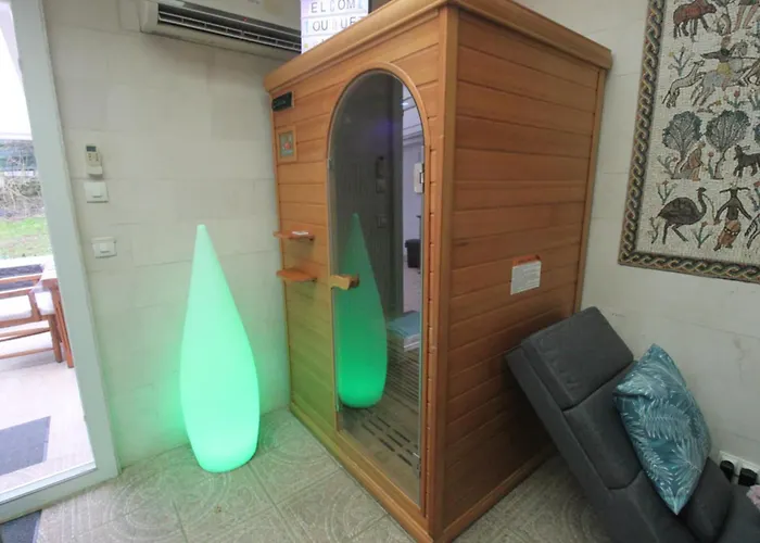 Le Grand Jardin De Gaïa Et De Rose Couette-café 3*